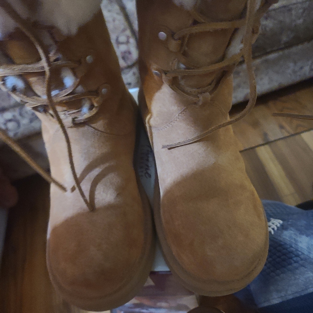 Uggs size 8 like new